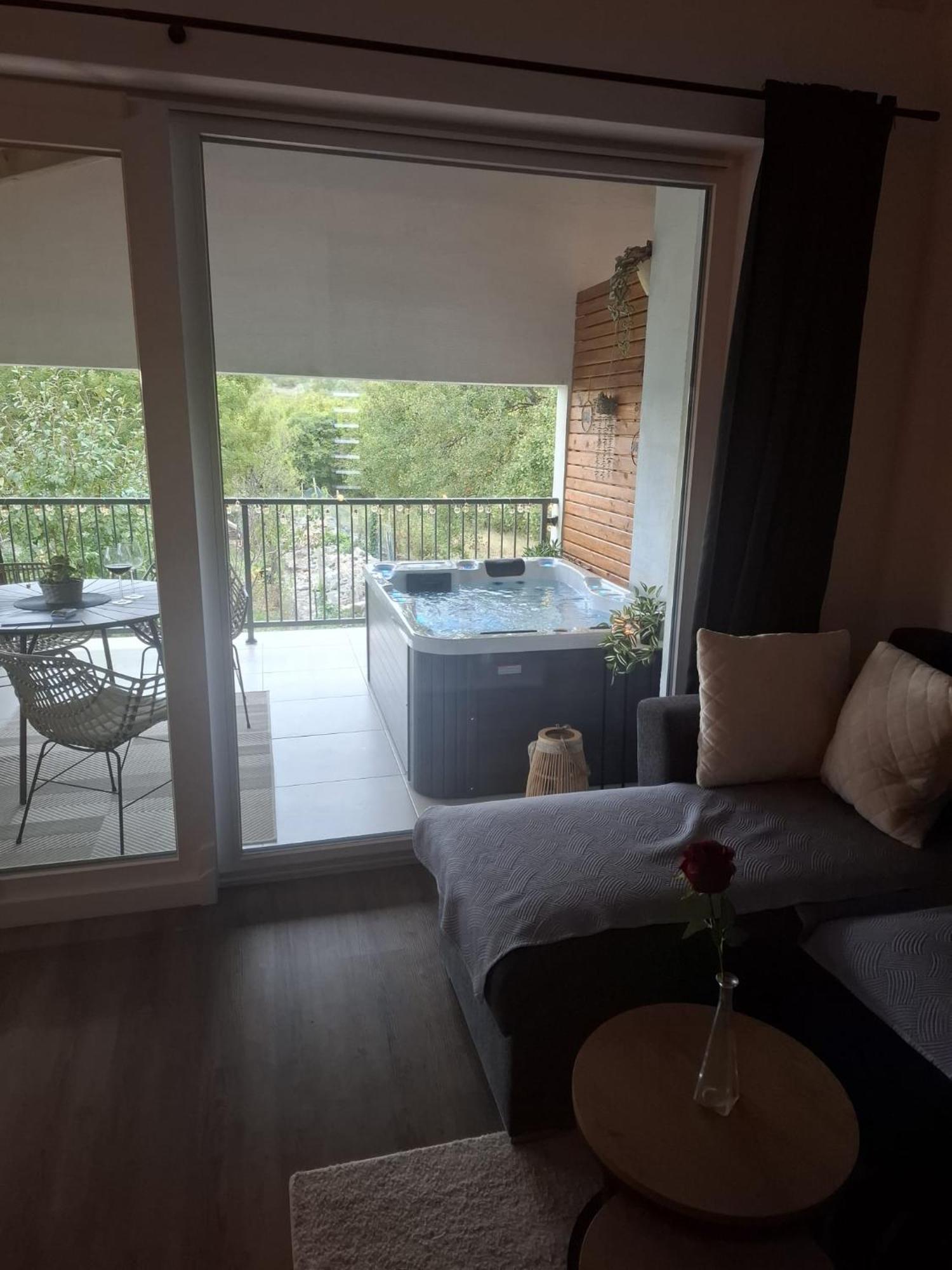 Apartman Pojine Gabonjin Eksteriør billede